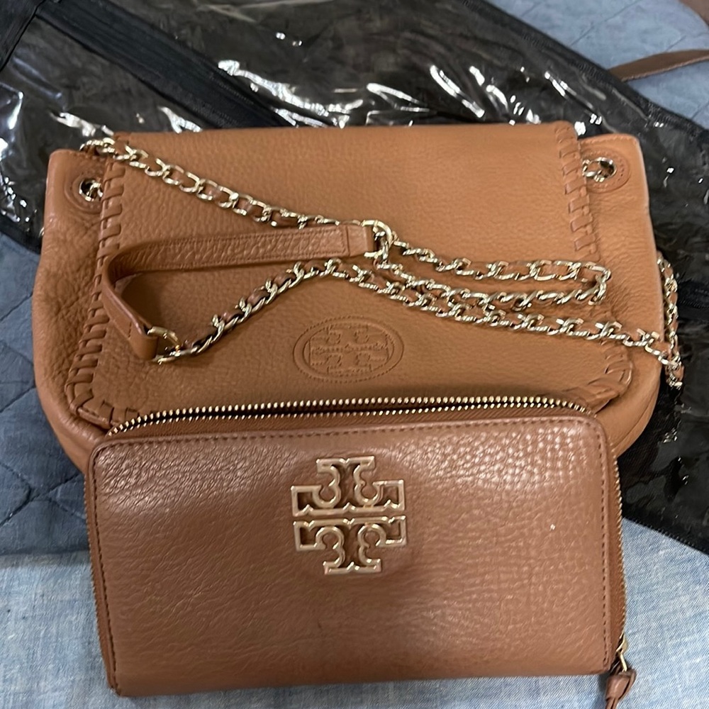 Matching Tory Burch Wallet and purse.